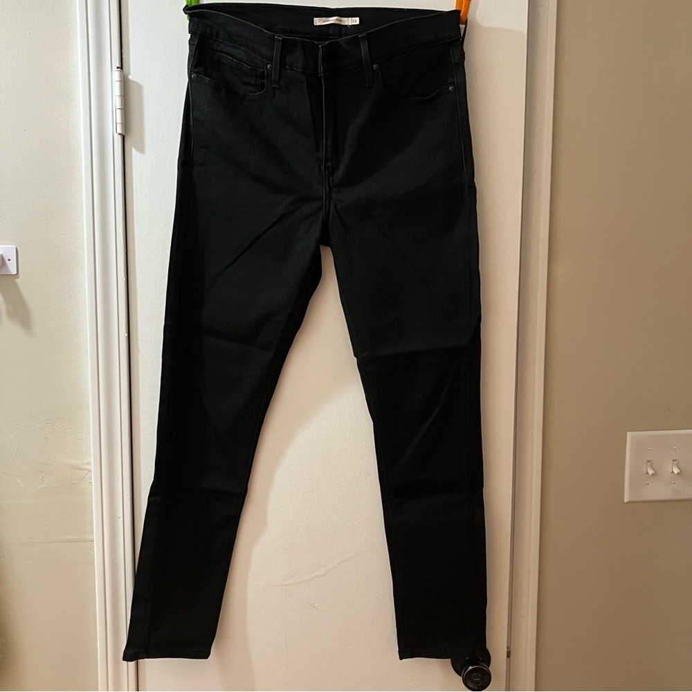 Levi’s Slimming Skinny Black Label Jeans W31 L- 28